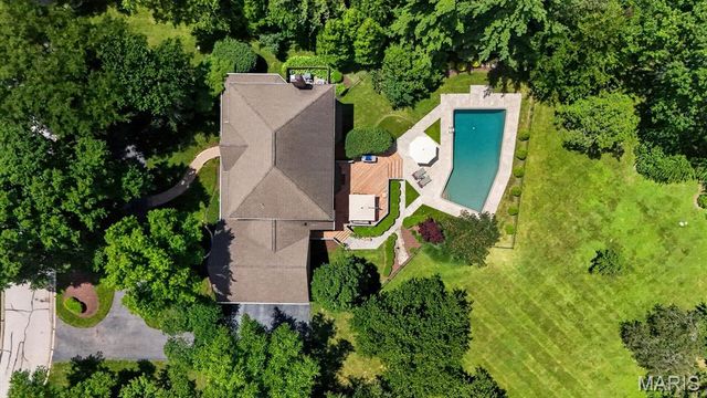12825 Brighton Woods Drive, Town And Country, MO 63131