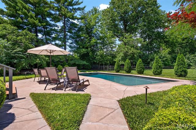 12825 Brighton Woods Drive, Town And Country, MO 63131