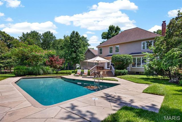 12825 Brighton Woods Drive, Town And Country, MO 63131