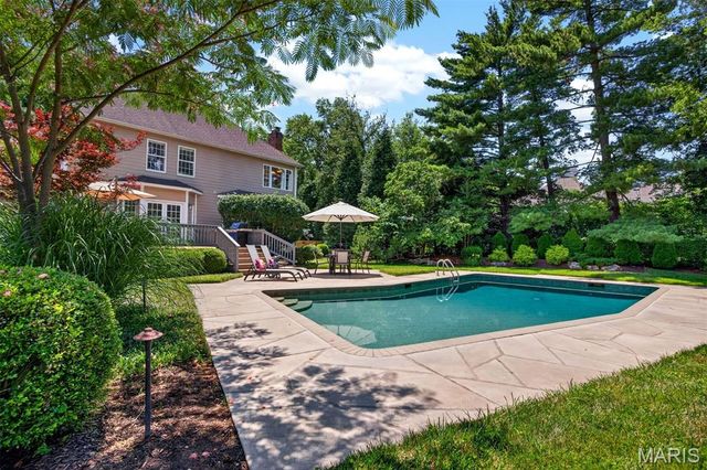 12825 Brighton Woods Drive, Town And Country, MO 63131
