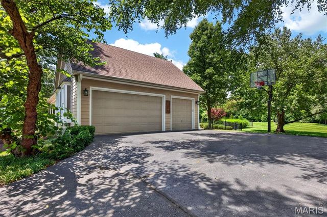 12825 Brighton Woods Drive, Town And Country, MO 63131