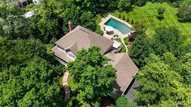 12825 Brighton Woods Drive, Town And Country, MO 63131