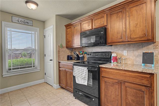 1103 W Berkeley Avenue, Rogers, AR 72758