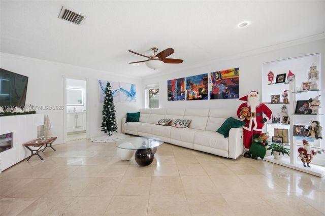 713 Diplomat Pkwy, Hallandale Beach, FL 33009