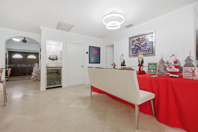 713 Diplomat Pkwy, Hallandale Beach, FL 33009