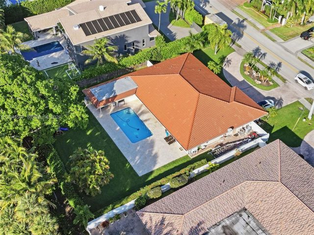 713 Diplomat Pkwy, Hallandale Beach, FL 33009