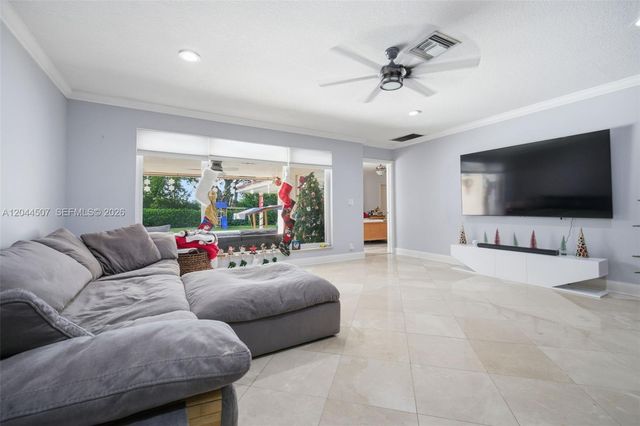 713 Diplomat Pkwy, Hallandale Beach, FL 33009