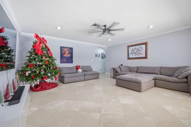 713 Diplomat Pkwy, Hallandale Beach, FL 33009