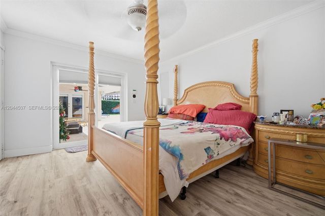 713 Diplomat Pkwy, Hallandale Beach, FL 33009