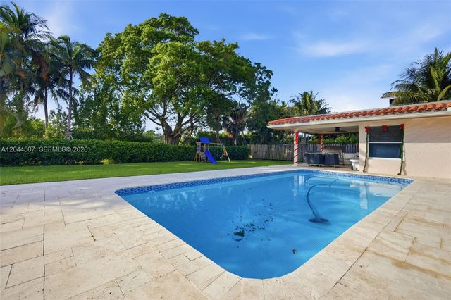 713 Diplomat Pkwy, Hallandale Beach, FL 33009
