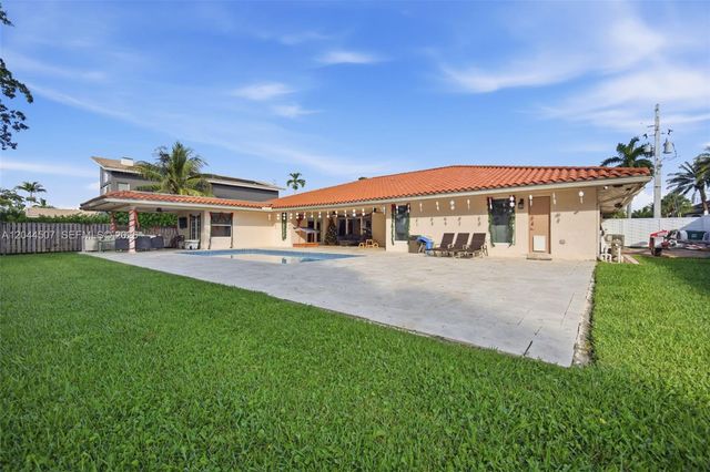 713 Diplomat Pkwy, Hallandale Beach, FL 33009