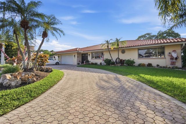 713 Diplomat Pkwy, Hallandale Beach, FL 33009