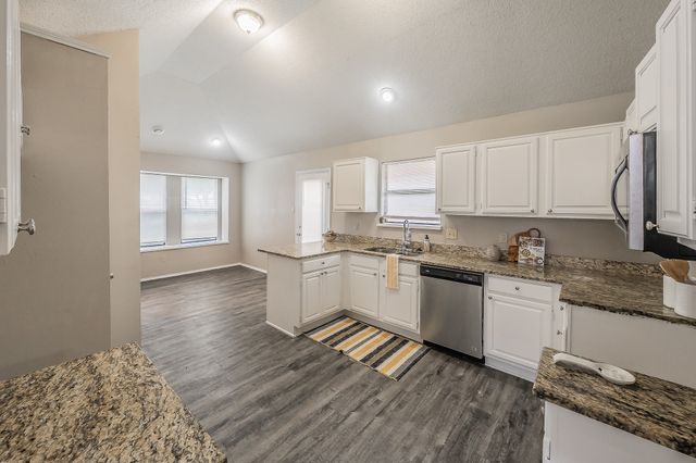 724 Ashbrook Drive, Desoto, TX 75115