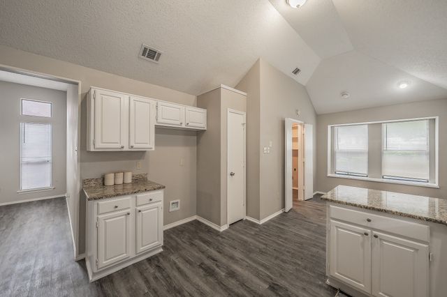 724 Ashbrook Drive, Desoto, TX 75115