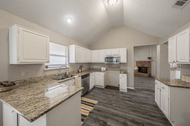 724 Ashbrook Drive, Desoto, TX 75115