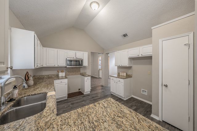 724 Ashbrook Drive, Desoto, TX 75115