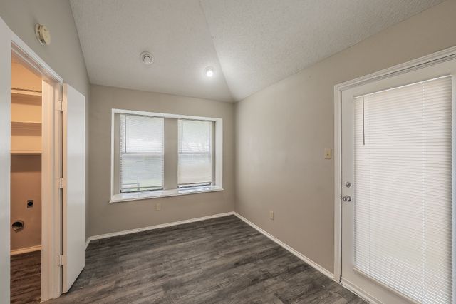 724 Ashbrook Drive, Desoto, TX 75115