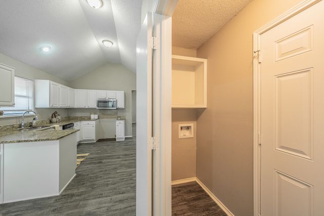 724 Ashbrook Drive, Desoto, TX 75115