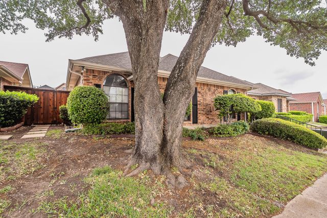 724 Ashbrook Drive, Desoto, TX 75115