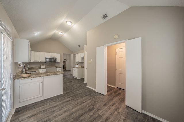 724 Ashbrook Drive, Desoto, TX 75115