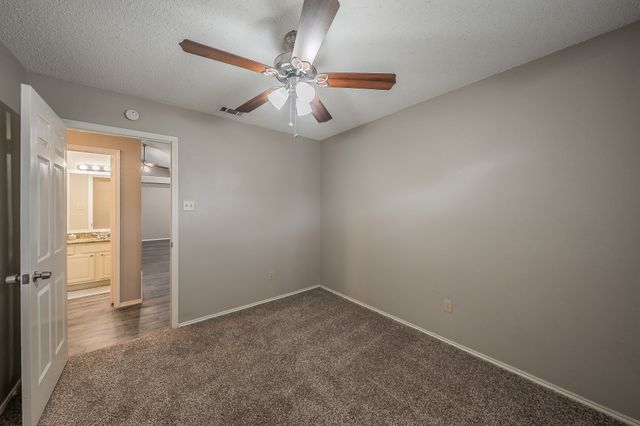 724 Ashbrook Drive, Desoto, TX 75115