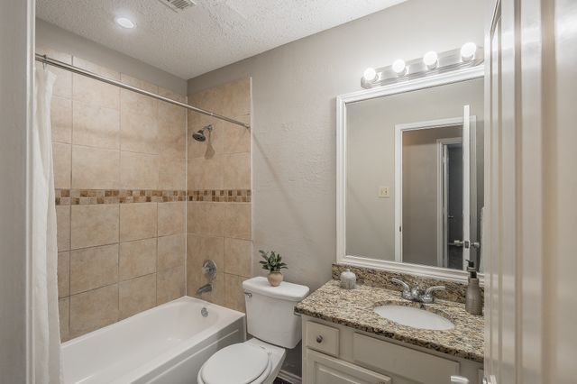 724 Ashbrook Drive, Desoto, TX 75115