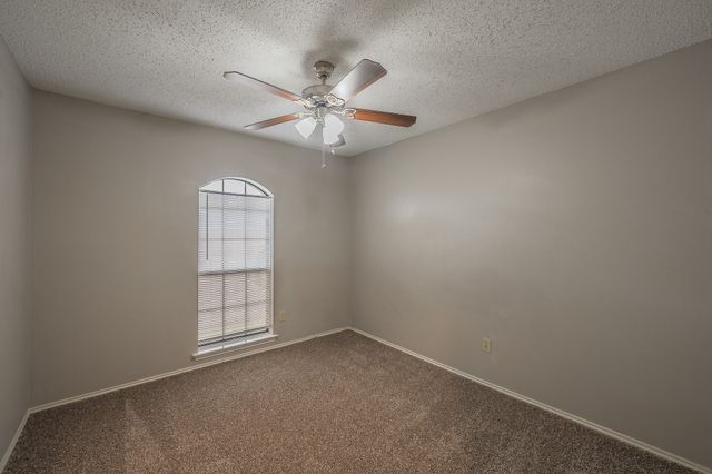 724 Ashbrook Drive, Desoto, TX 75115