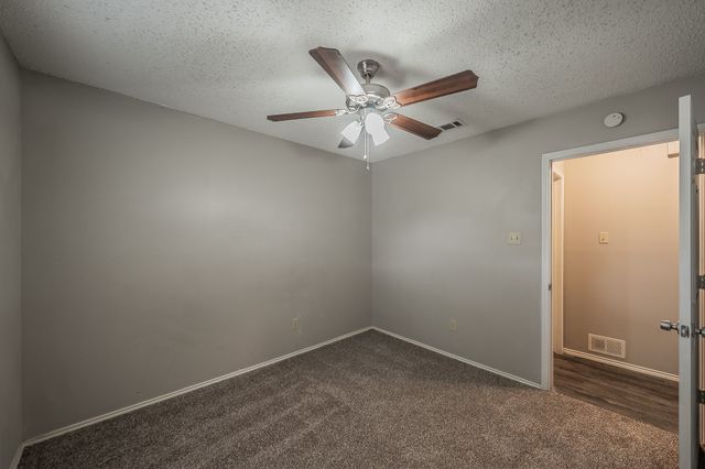 724 Ashbrook Drive, Desoto, TX 75115