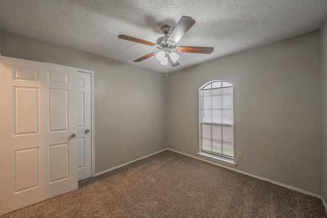 724 Ashbrook Drive, Desoto, TX 75115