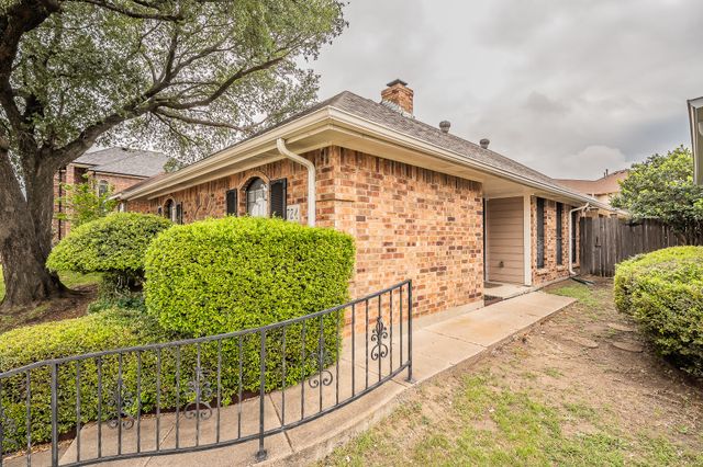 724 Ashbrook Drive, Desoto, TX 75115