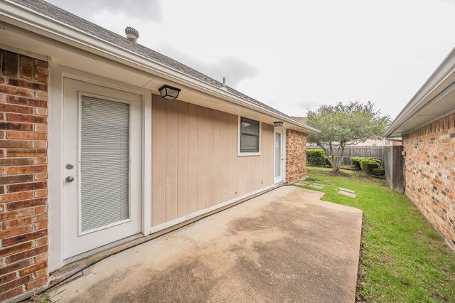 724 Ashbrook Drive, Desoto, TX 75115