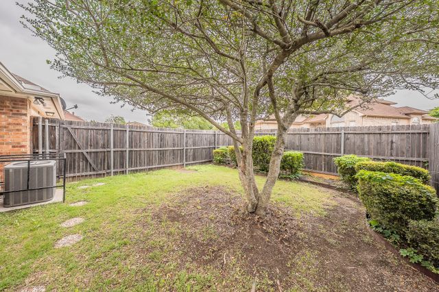 724 Ashbrook Drive, Desoto, TX 75115