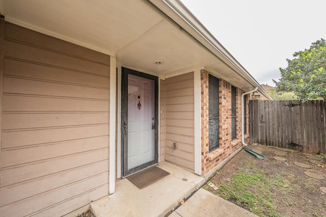 724 Ashbrook Drive, Desoto, TX 75115
