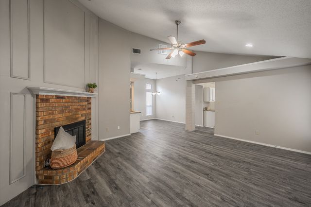 724 Ashbrook Drive, Desoto, TX 75115