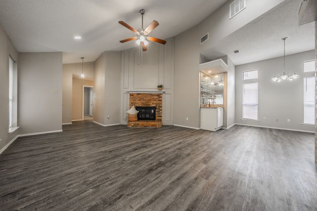 724 Ashbrook Drive, Desoto, TX 75115