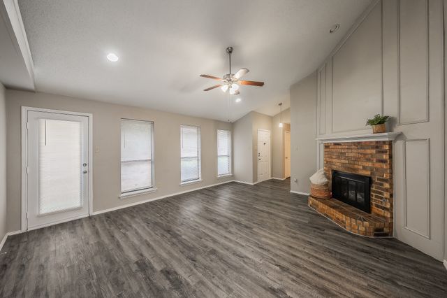 724 Ashbrook Drive, Desoto, TX 75115