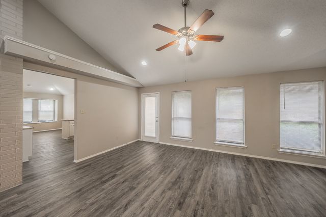 724 Ashbrook Drive, Desoto, TX 75115