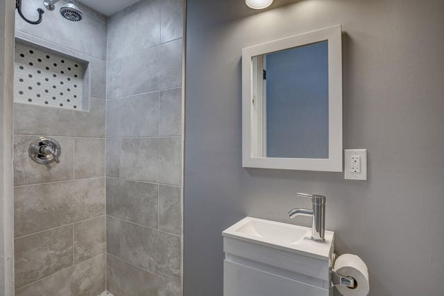 111 W 10th Street, Newport, KY 41071