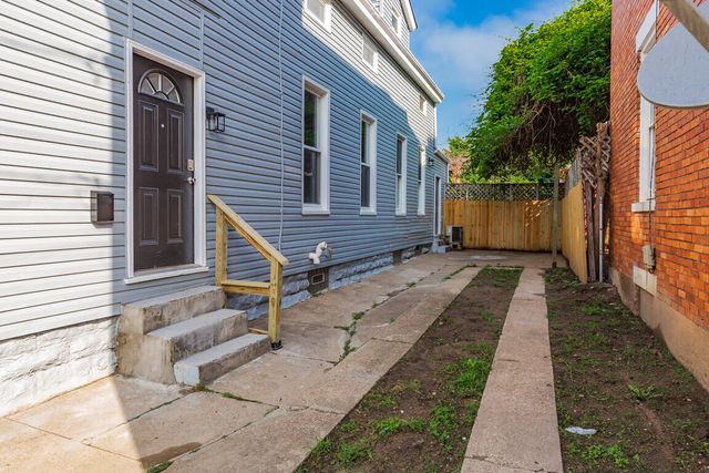 111 W 10th Street, Newport, KY 41071