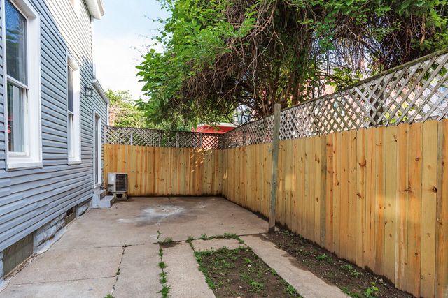 111 W 10th Street, Newport, KY 41071