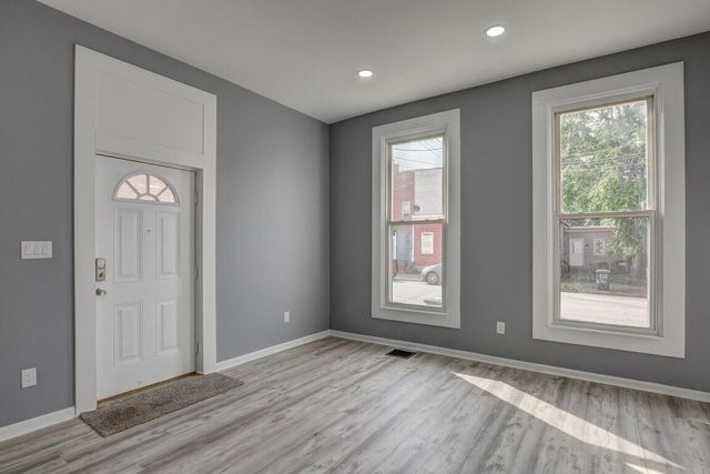 111 W 10th Street, Newport, KY 41071