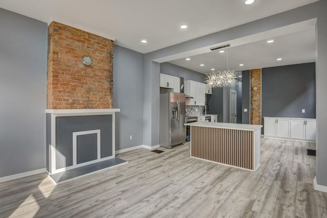 111 W 10th Street, Newport, KY 41071