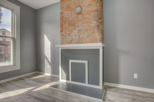 111 W 10th Street, Newport, KY 41071