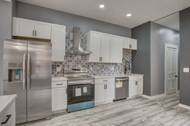 111 W 10th Street, Newport, KY 41071