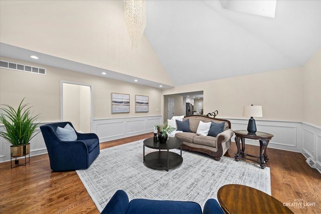 615 E BAILEY Road, Naperville, IL 60565