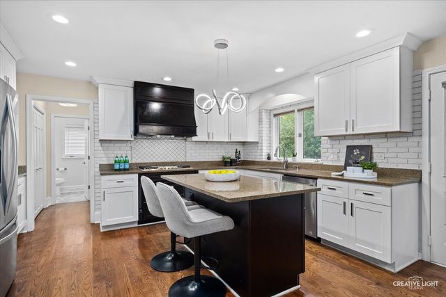 615 E BAILEY Road, Naperville, IL 60565