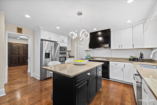615 E BAILEY Road, Naperville, IL 60565
