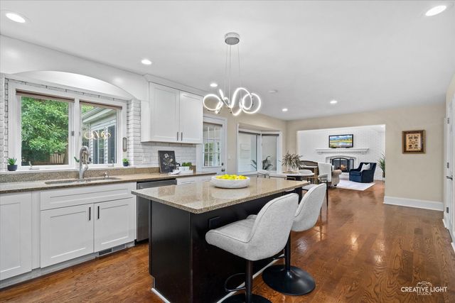 615 E BAILEY Road, Naperville, IL 60565