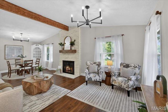 19 Cloverleaf Lane, Manchester, MO 63011