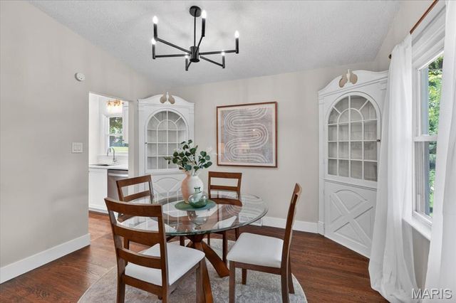 19 Cloverleaf Lane, Manchester, MO 63011